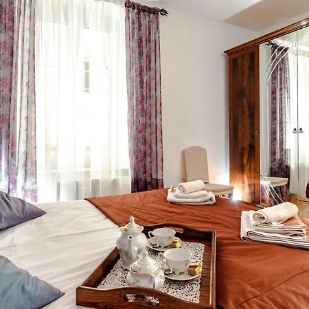 Mama Luci * Σπλιτ